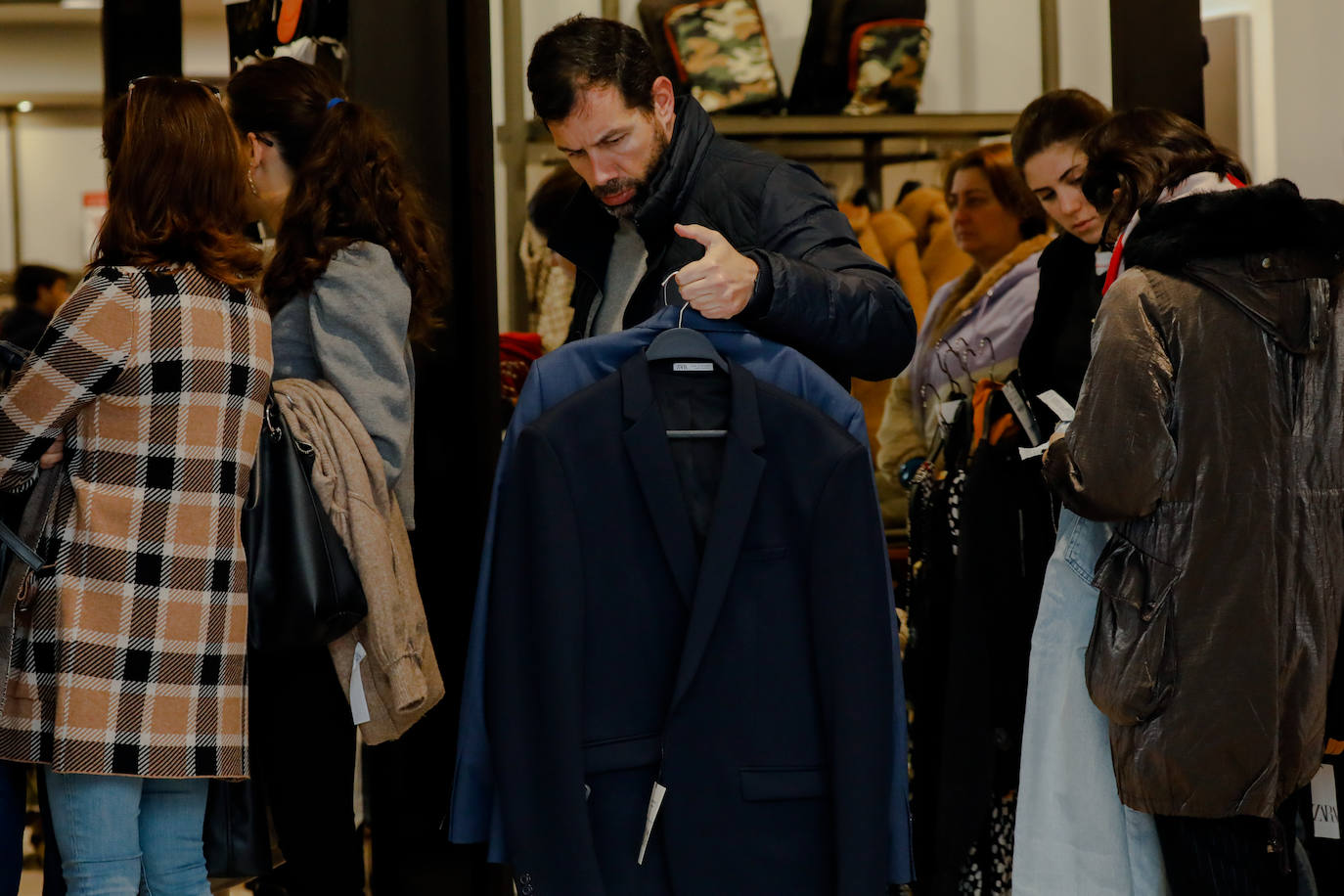 Los comercios de Murcia echan el resto para prolongar la dinámica de la campaña navideña con artículos promocionados hasta finales de febrero