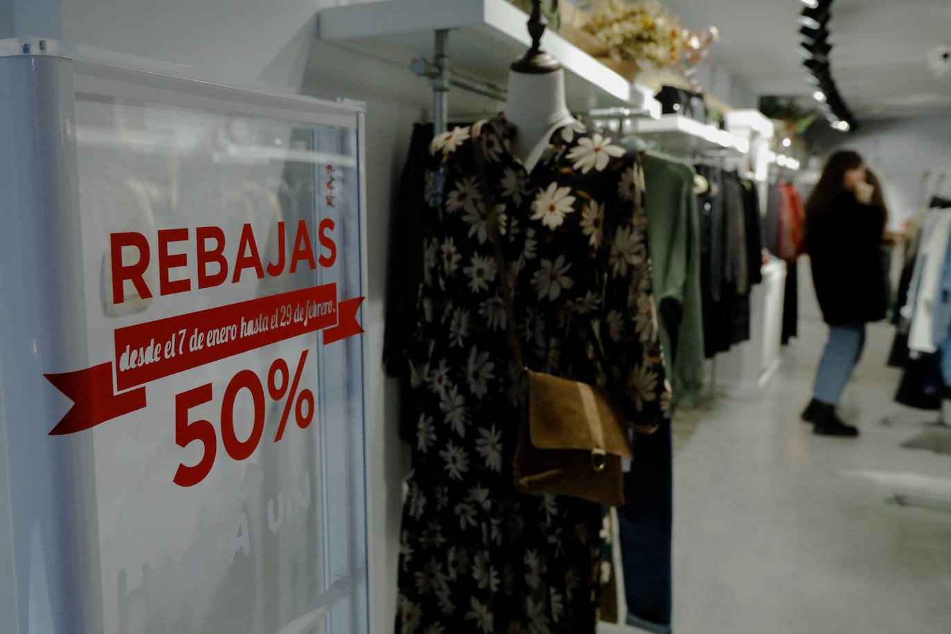 Los comercios de Murcia echan el resto para prolongar la dinámica de la campaña navideña con artículos promocionados hasta finales de febrero