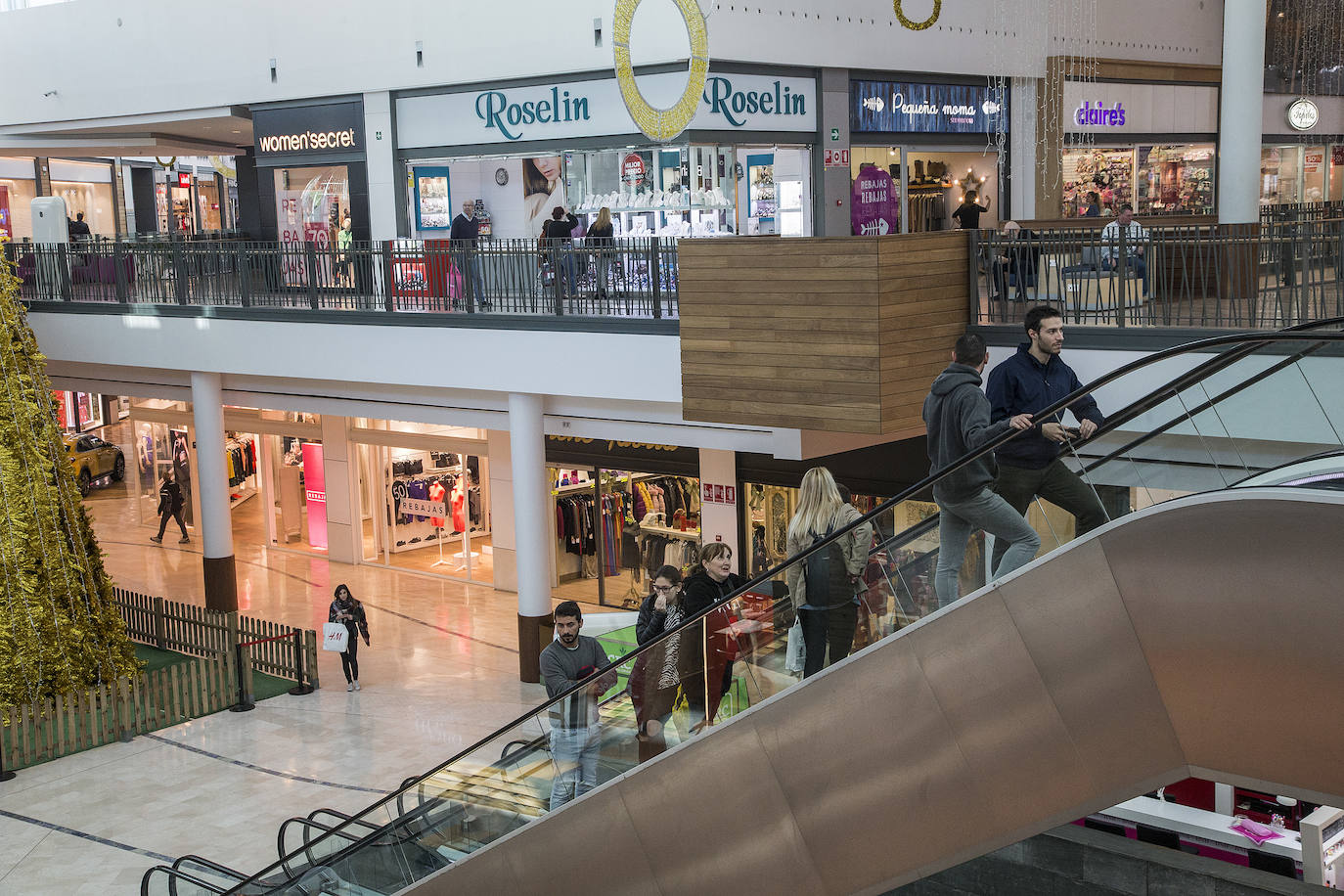 Las tiendas hacen descuentos de entre el 20% y el 70% para resarcirse de un otoño flojo.