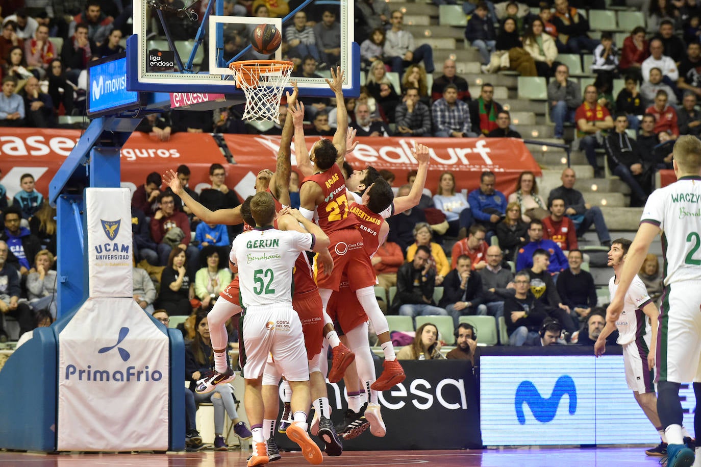 Los universitarios dicen adiós a sus ocho tropiezos consecutivos con su quinta victoria, sostenida en una gran defensa, mejora del juego colectivo y un Eddie autor de 27 puntos