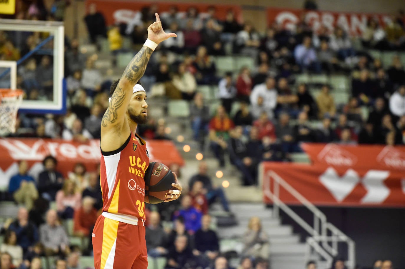 Los universitarios dicen adiós a sus ocho tropiezos consecutivos con su quinta victoria, sostenida en una gran defensa, mejora del juego colectivo y un Eddie autor de 27 puntos