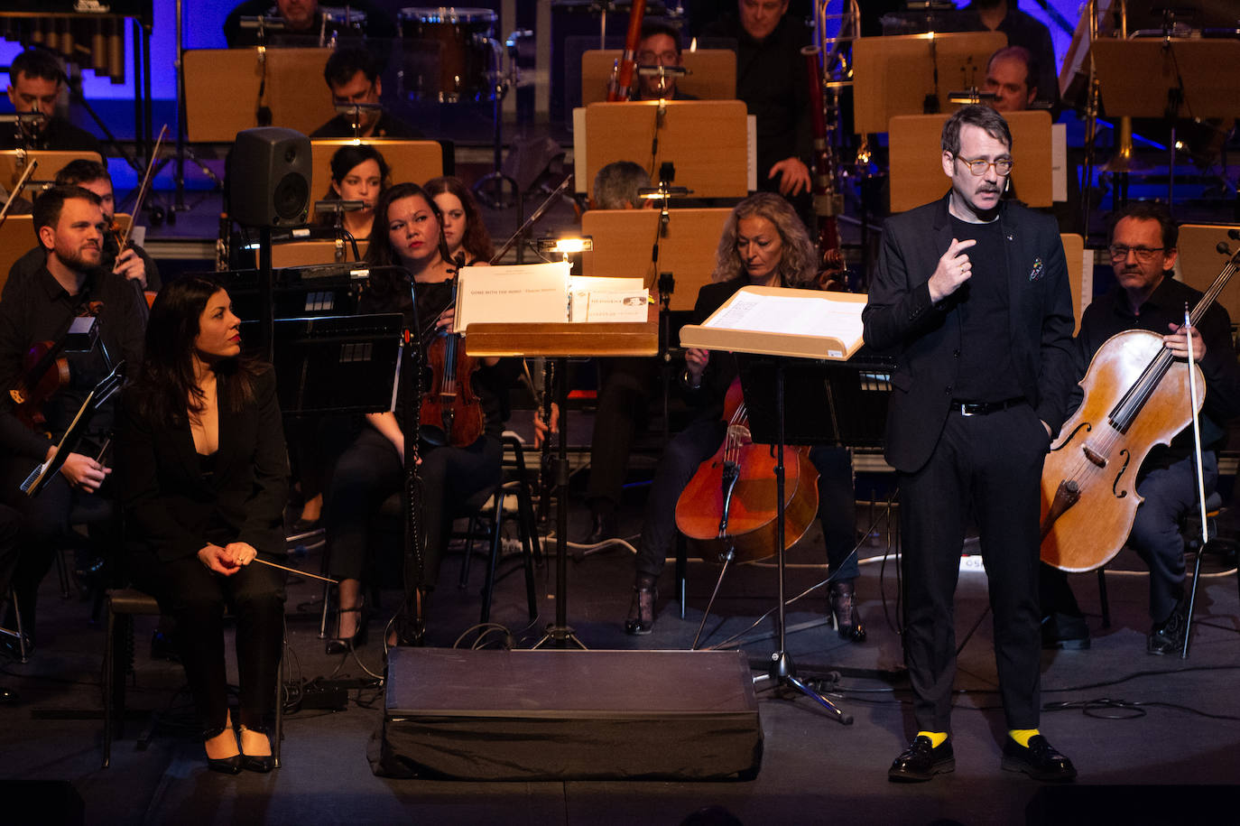 La Orquesta Sinfónica de la Región (OSRM) ofreció el primero de sus 'Conciertos canallas', programados con el fin de acercar la música clásica a nuevos públicos.