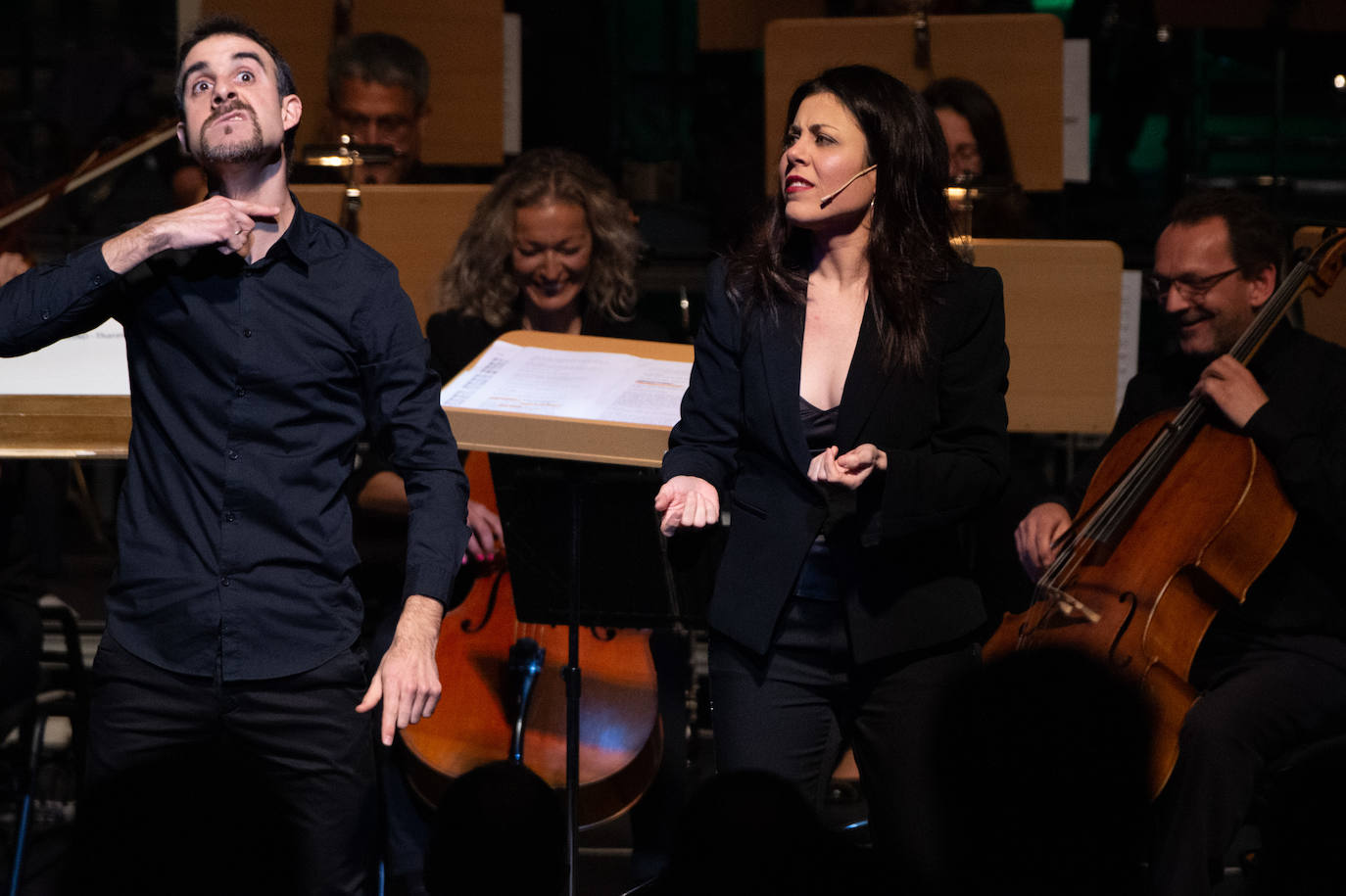 La Orquesta Sinfónica de la Región (OSRM) ofreció el primero de sus 'Conciertos canallas', programados con el fin de acercar la música clásica a nuevos públicos.