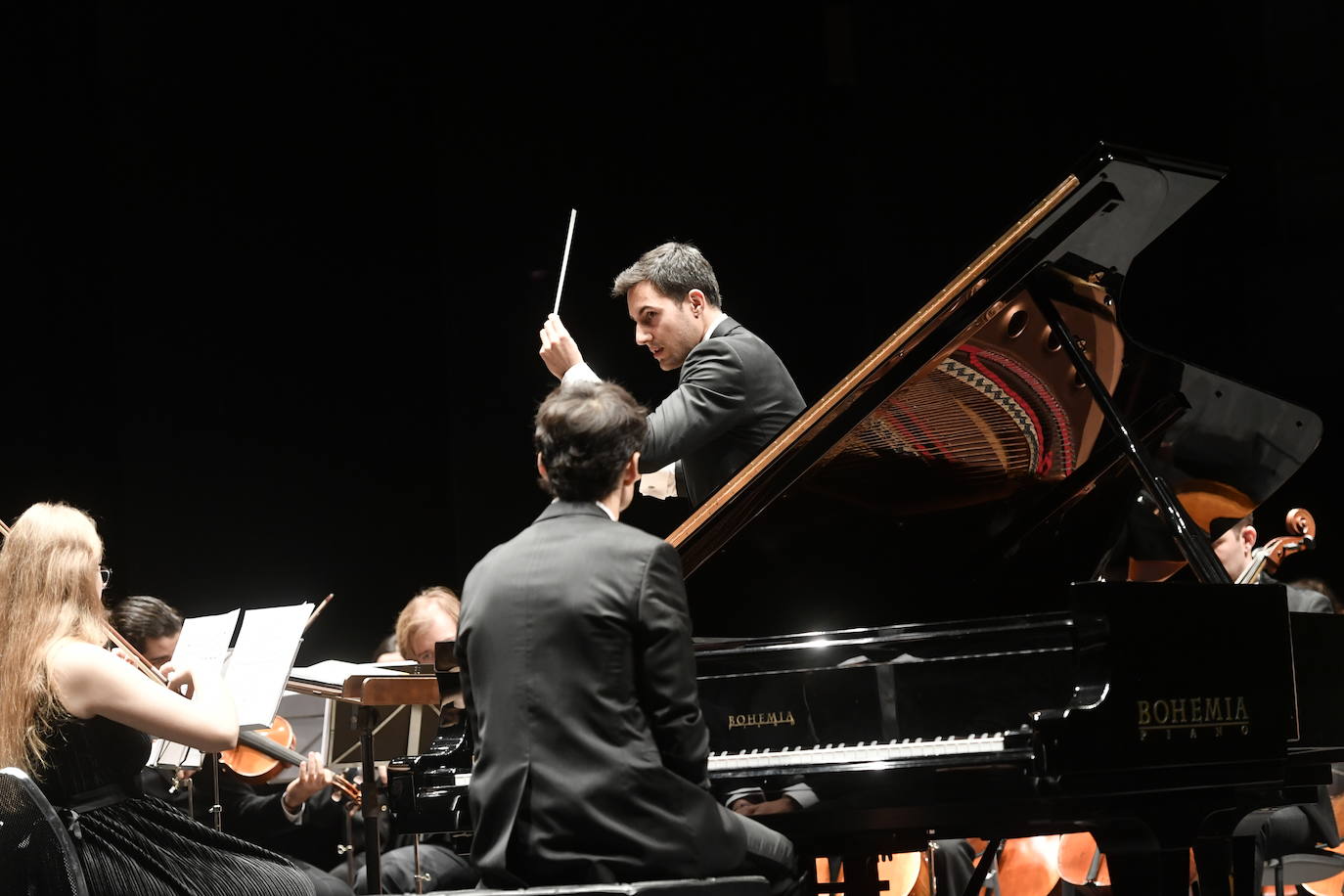 El Teatro Villa de Molina acogió anoche su Concierto de Año Nuevo a cargo de la Orquesta Sinfónica del Orfeón Fernández Caballero de Murcia.