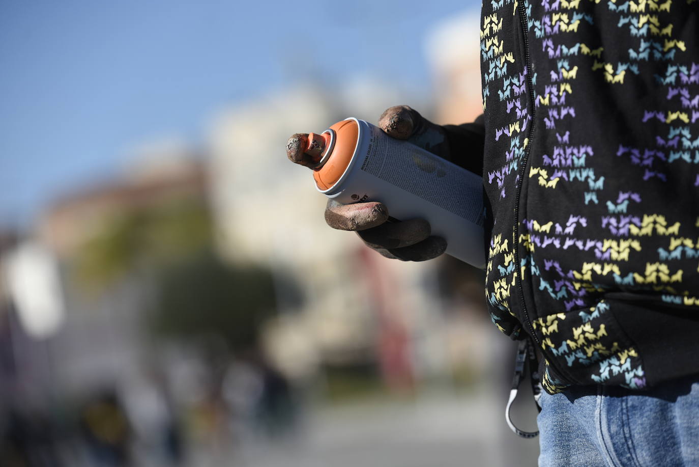 Multitud de vecinos y aficionados arropan a los raperos, grafiteros y bailarines de breakdance que ayer se reunieron en la Colonia de San Esteban, de Murcia