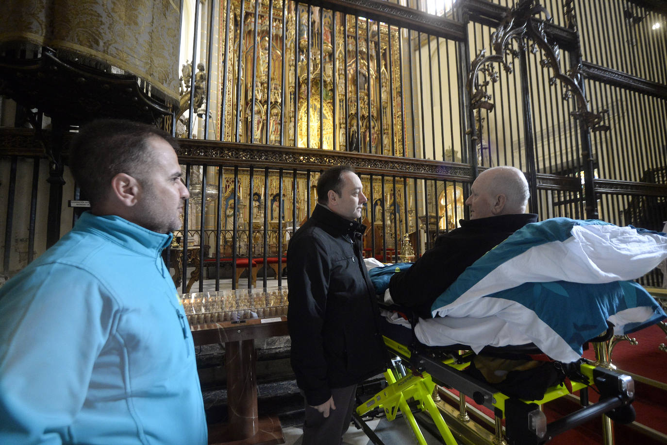 La Fundación Ambulancia del Deseo permite que un paciente holandés en cuidados paliativos recorra 2.000 kilómetros para visitar Murcia y Alicante, donde residen sus sobrinos