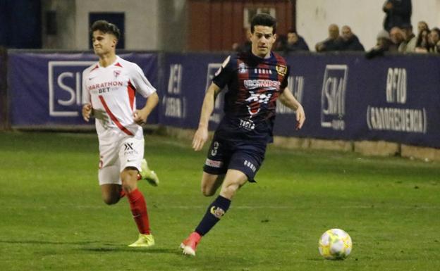 Héctor Camps, jugador del Yeclano, en el partido disputado este miércoles ante el Sevilla At.