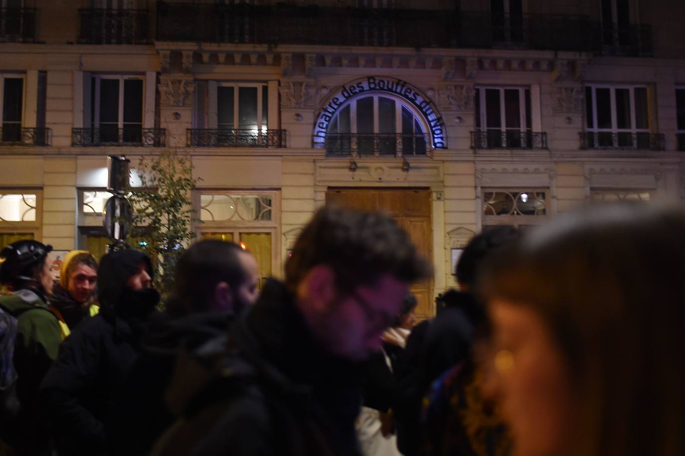Teatro ante el que se celebró la protesta por la presencia de Macron