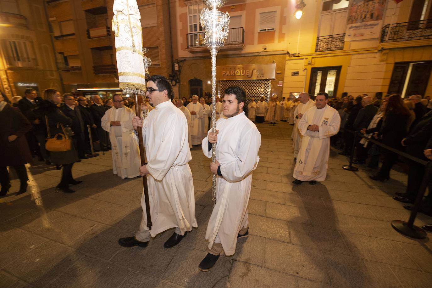 Doscientas personas asisten a la bendición de las fachadas del templo de la calle del Aire, restauradas tras un año de obras