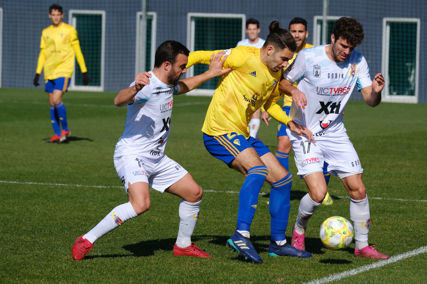 Los de Sandroni perdieron con justicia en Cádiz, donde se mostraron agotados y sin acierto de cara a gol