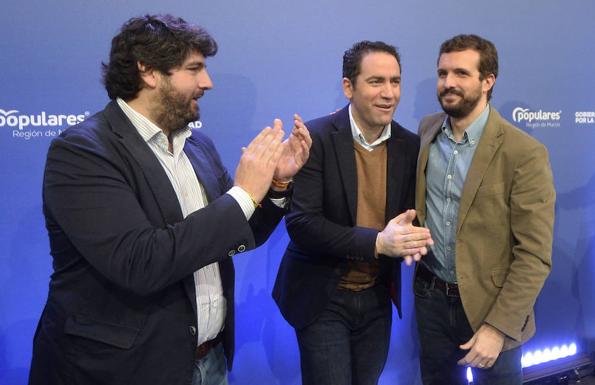 Fernando López Miras, Teodoro García Egea y Pablo Casado, este domingo.