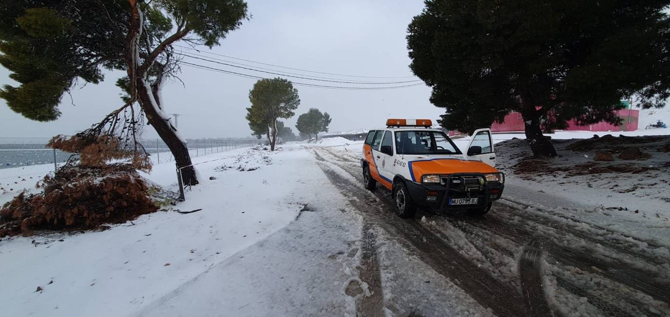 Precintan la carretera entre Aledo y Zarzadilla de Totana a la altura del kilómetro 19 para evitar la circulación hasta que mejoren sus condiciones.