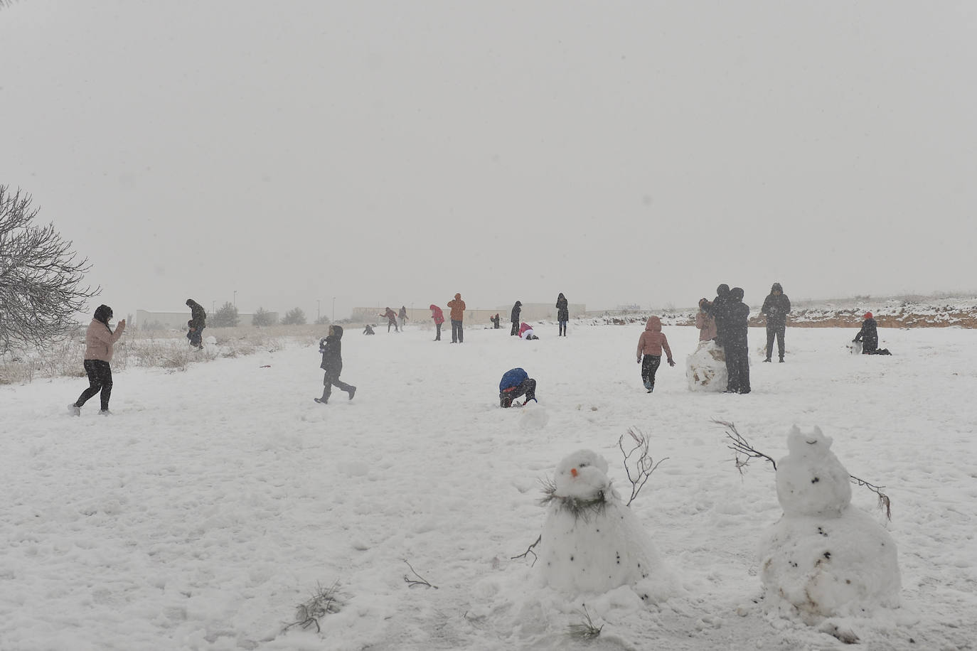 Junto a estos registros destacan los 20 centímetros de Bullas, a 600 metros; Caravaca-Los Rollos (15 centímetros), Benizar (10 cm), Totana-La Carrasca (10 cm) y Alhama-Sierra Espuña (2 cm)