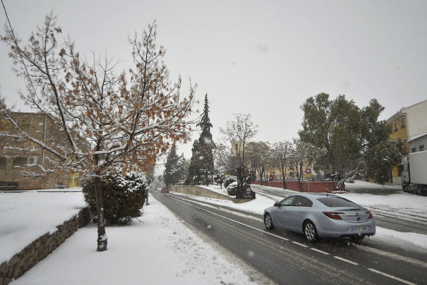 Junto a estos registros destacan los 20 centímetros de Bullas, a 600 metros; Caravaca-Los Rollos (15 centímetros), Benizar (10 cm), Totana-La Carrasca (10 cm) y Alhama-Sierra Espuña (2 cm)