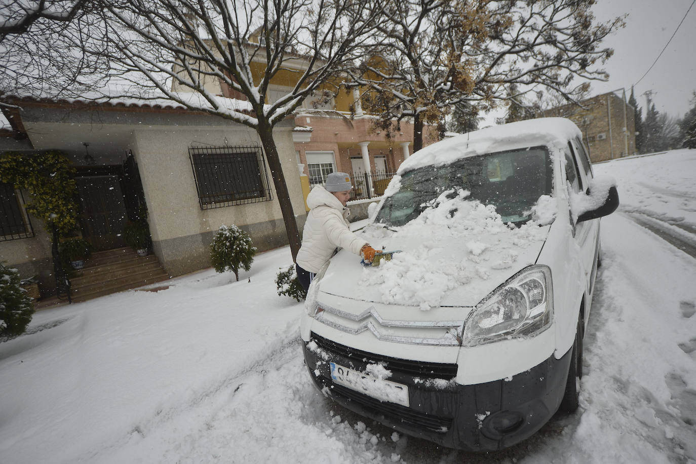 Junto a estos registros destacan los 20 centímetros de Bullas, a 600 metros; Caravaca-Los Rollos (15 centímetros), Benizar (10 cm), Totana-La Carrasca (10 cm) y Alhama-Sierra Espuña (2 cm)