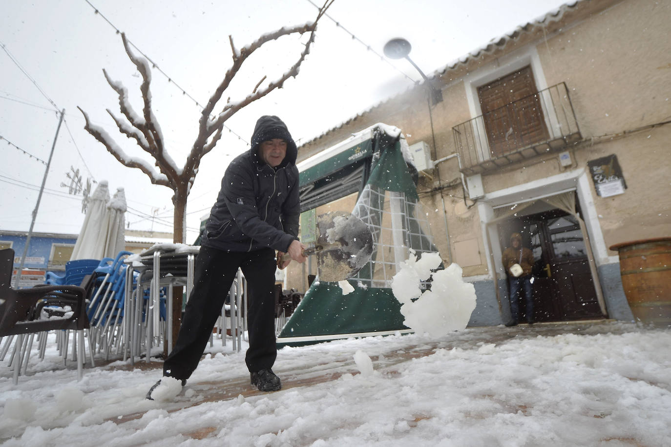 Junto a estos registros destacan los 20 centímetros de Bullas, a 600 metros; Caravaca-Los Rollos (15 centímetros), Benizar (10 cm), Totana-La Carrasca (10 cm) y Alhama-Sierra Espuña (2 cm)