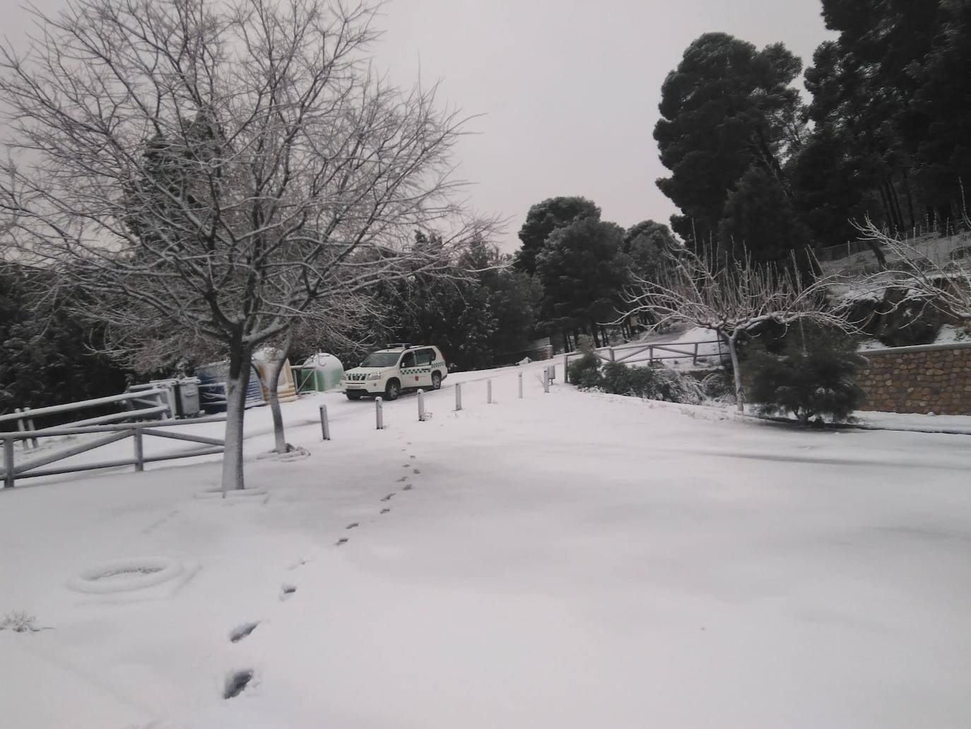 Junto a estos registros destacan los 20 centímetros de Bullas, a 600 metros; Caravaca-Los Rollos (15 centímetros), Benizar (10 cm), Totana-La Carrasca (10 cm) y Alhama-Sierra Espuña (2 cm)