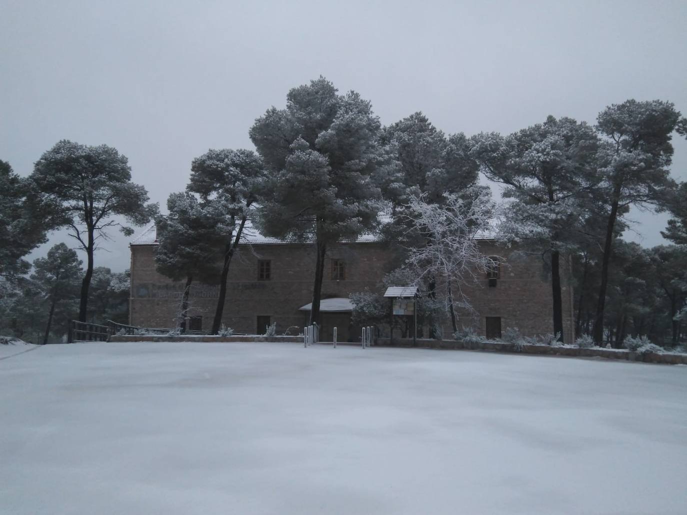 Junto a estos registros destacan los 20 centímetros de Bullas, a 600 metros; Caravaca-Los Rollos (15 centímetros), Benizar (10 cm), Totana-La Carrasca (10 cm) y Alhama-Sierra Espuña (2 cm)