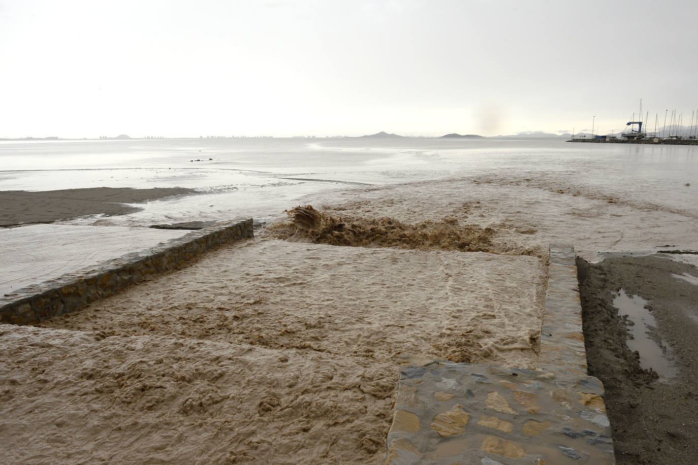 El municipio de Los Alcázares volvió a ser uno de los más afectados por el temporal que recorrió la Región