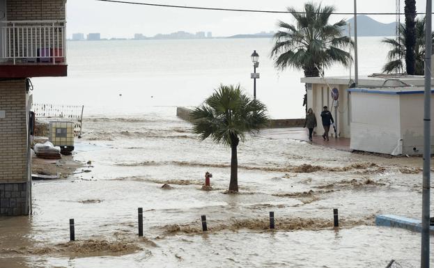 Inundaciones en el municipio de Los Alcázares, este martes.