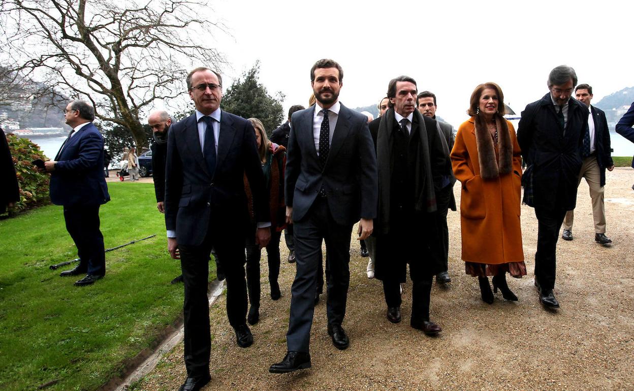 Alonso, Casado y Aznar en el homenaje a Gregorio Ordóñez en San Sebastián. 