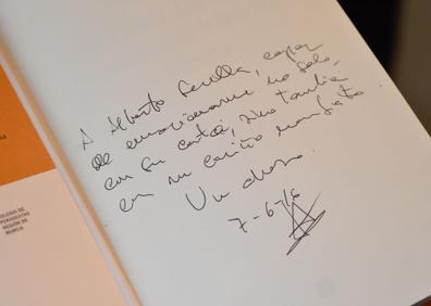 Imagen secundaria 1 - Diferentes dedicatorias entre los dos amigos.