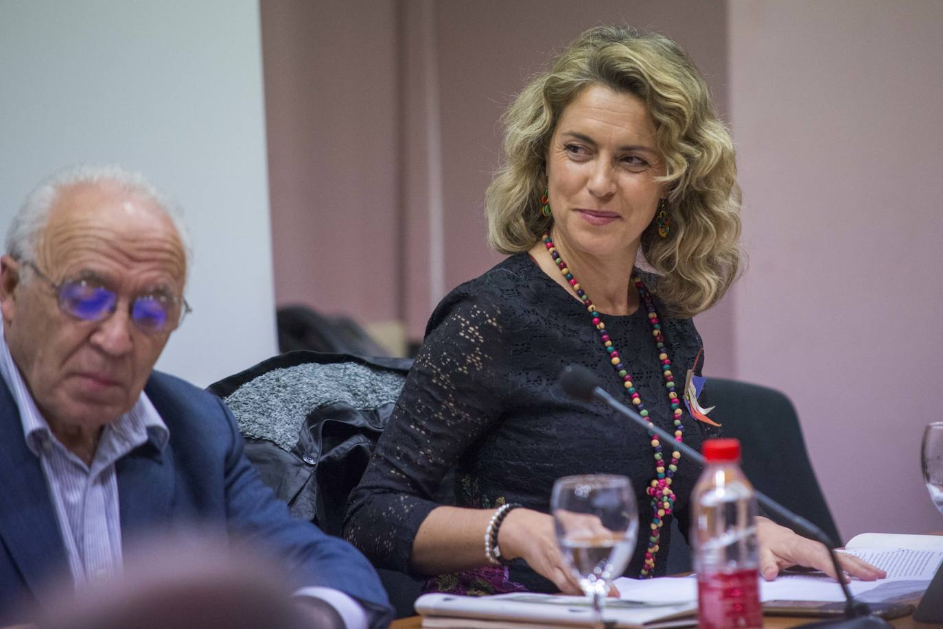 El islam y el modo en el que el mundo se acerca a él protagonizó en la tarde de ayer la charla 'Del anatema al diálogo: Hermano Islam', que reunió en Murcia en torno a una misma mesa al teólogo Juan José Tamayo, al filósofo Francisco Jarauta y a la profesora de Estudios Árabes e Islámicos de la Universidad de Murcia (UMU) Pilar Garrido. 