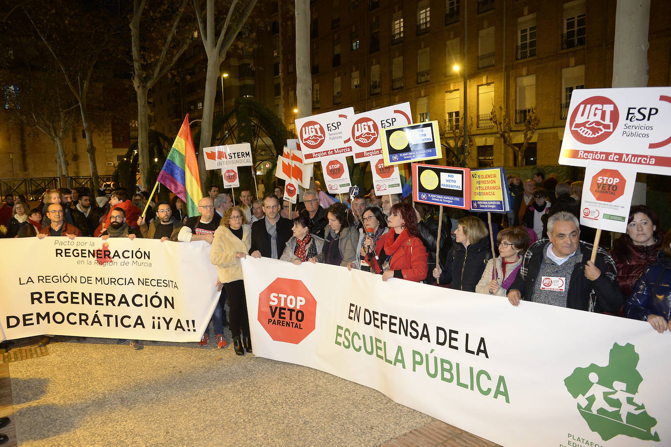 Fotos: Manifestación frente a San Esteban contra el &#039;pin parental&#039;