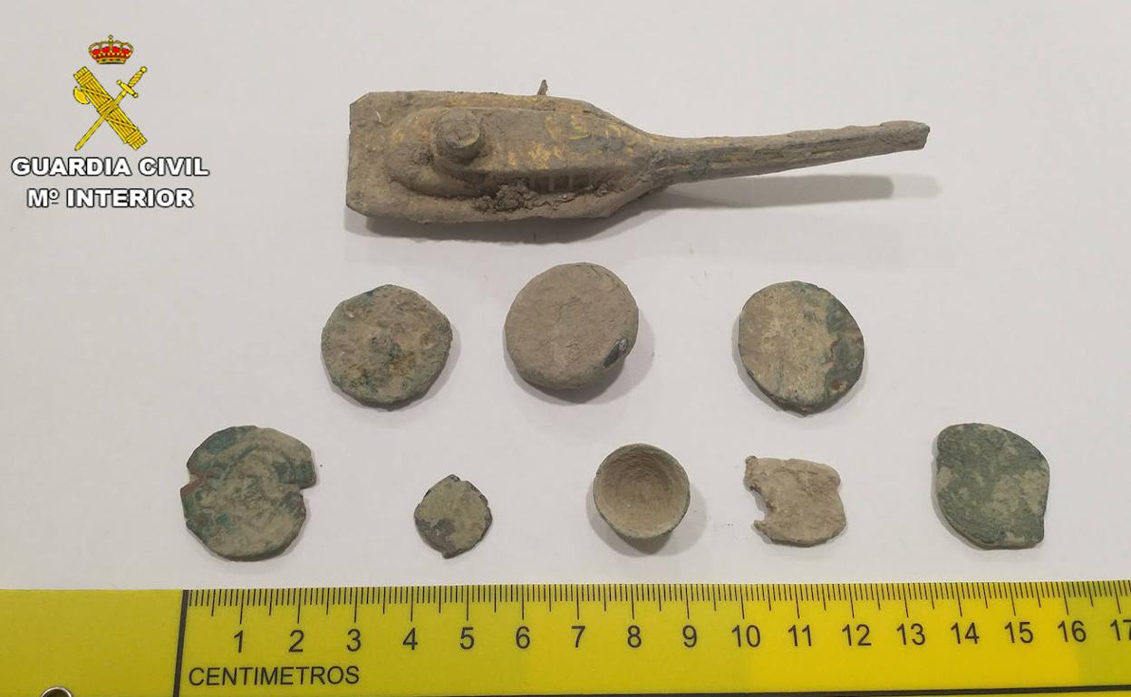 Algunas de las piezas arqueológicas incautadas por la Guardia Civil.
