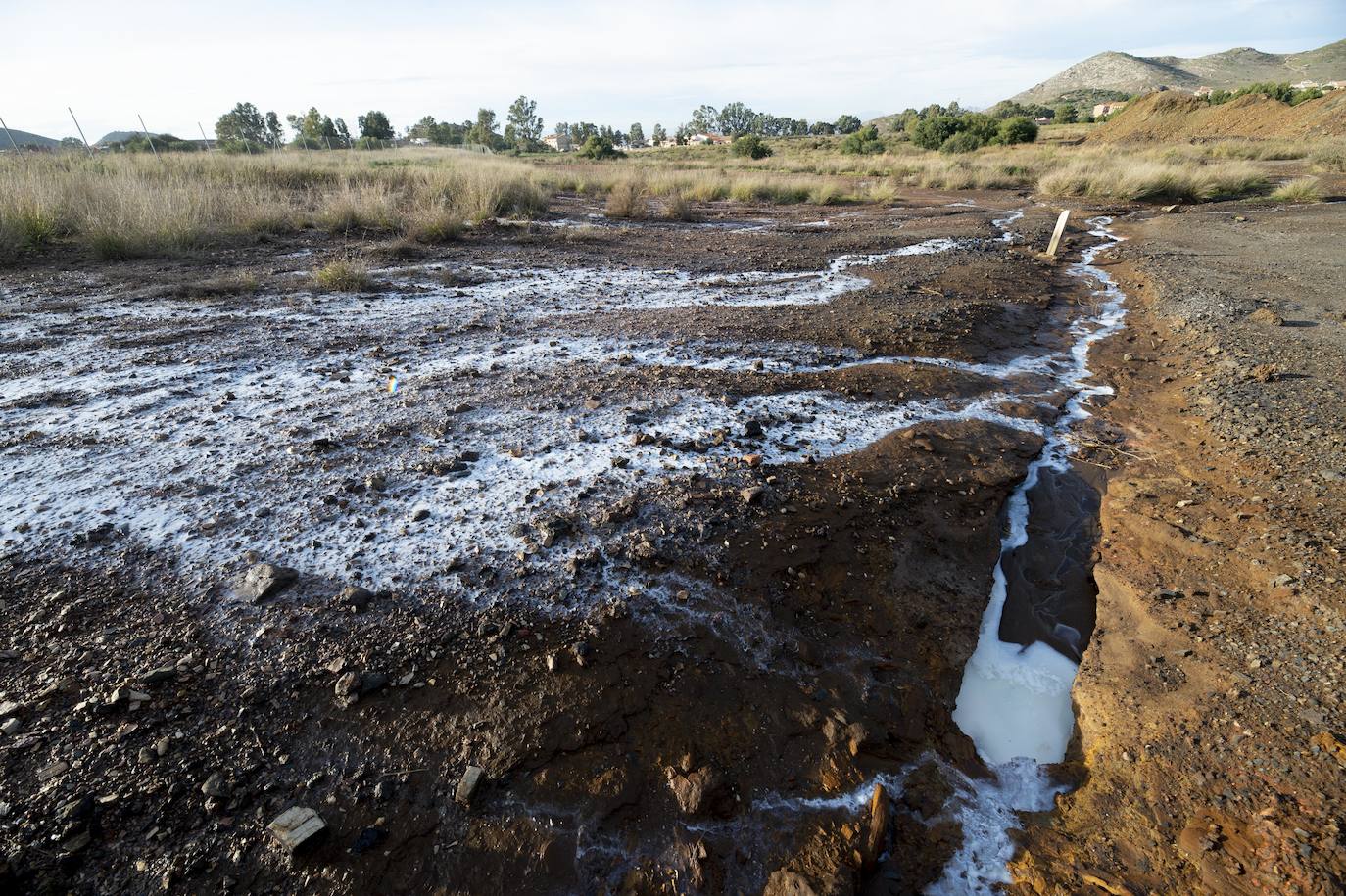 Fotos: Vecinos del Llano denuncian otro arrastre de residuos mineros desde el solar de la antigua Balsa Jenny
