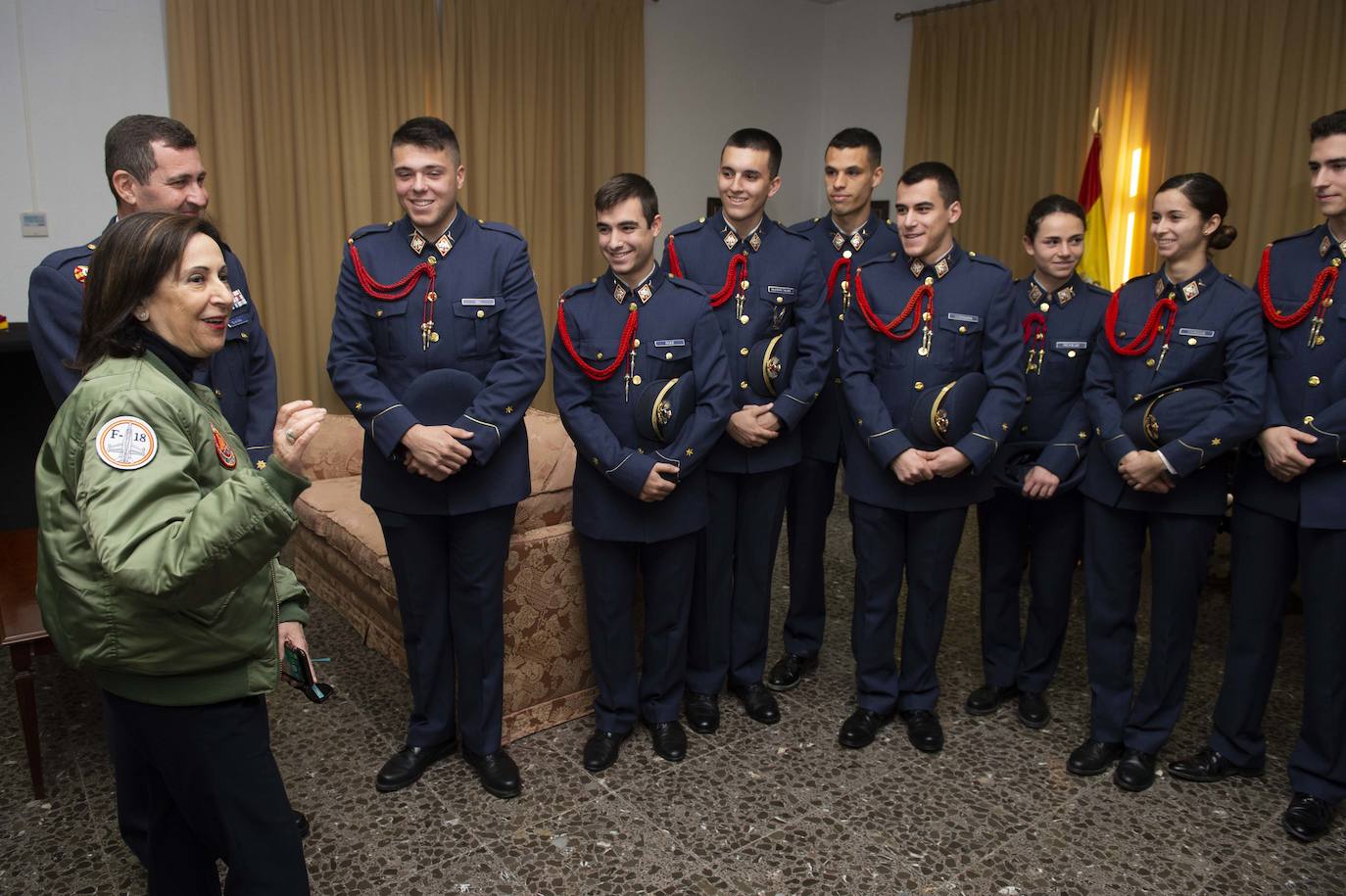 Fotos: Margarita Robles confirma el contrato de compra de los 24 aviones Pilatus de entrenamiento para la AGA