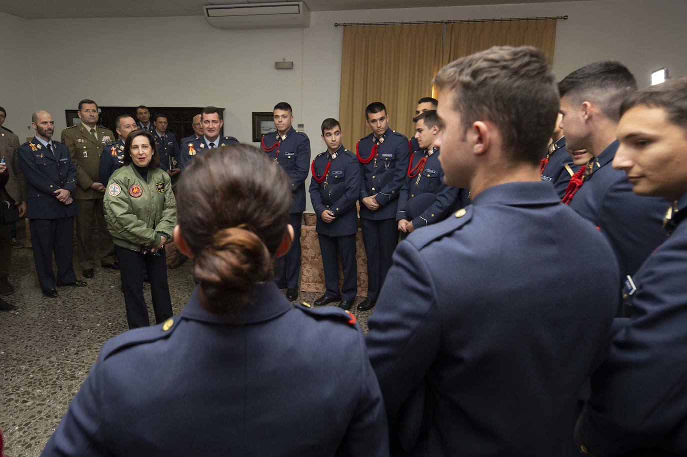 Fotos: Margarita Robles confirma el contrato de compra de los 24 aviones Pilatus de entrenamiento para la AGA