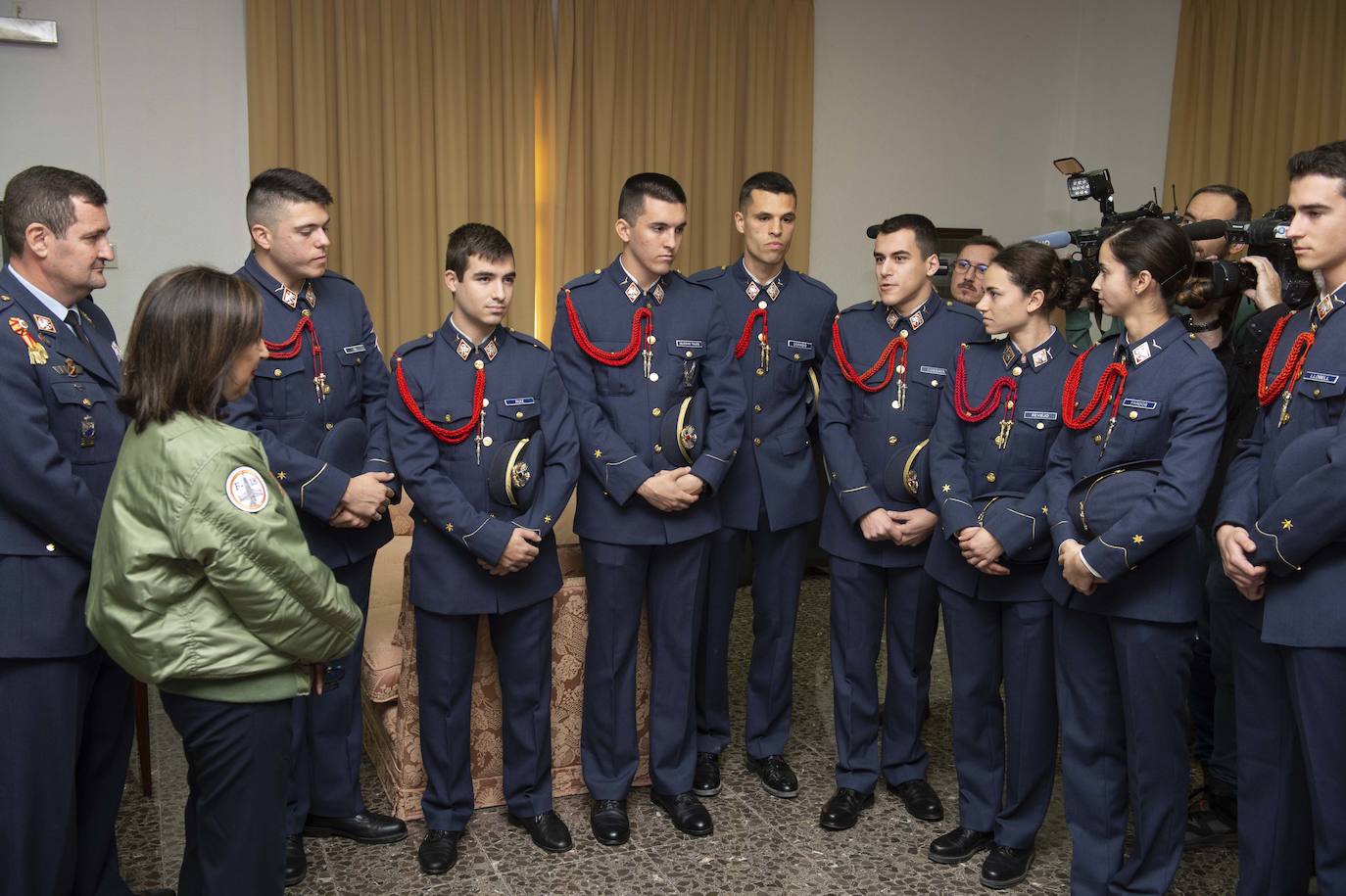 Fotos: Margarita Robles confirma el contrato de compra de los 24 aviones Pilatus de entrenamiento para la AGA