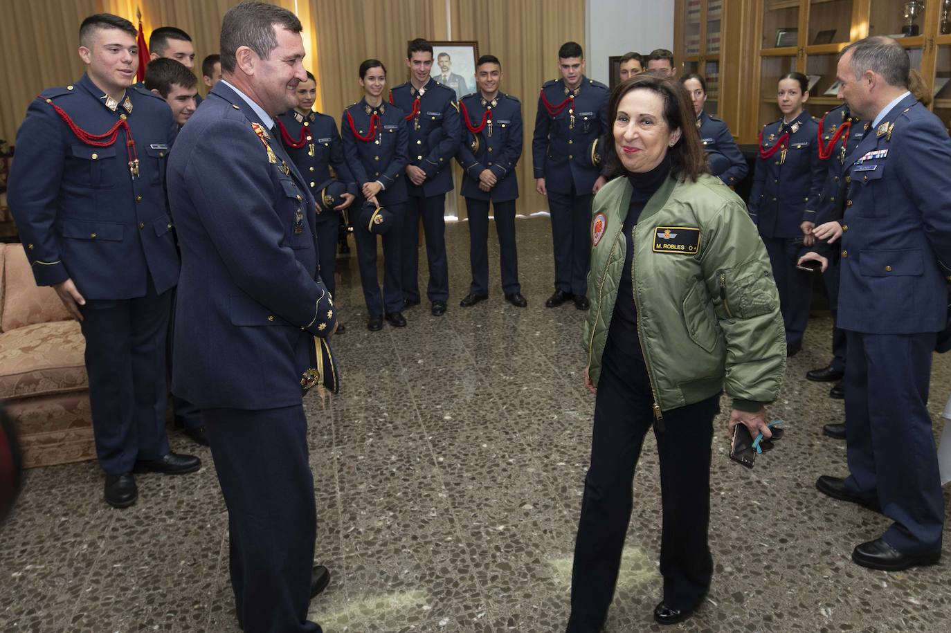 Fotos: Margarita Robles confirma el contrato de compra de los 24 aviones Pilatus de entrenamiento para la AGA