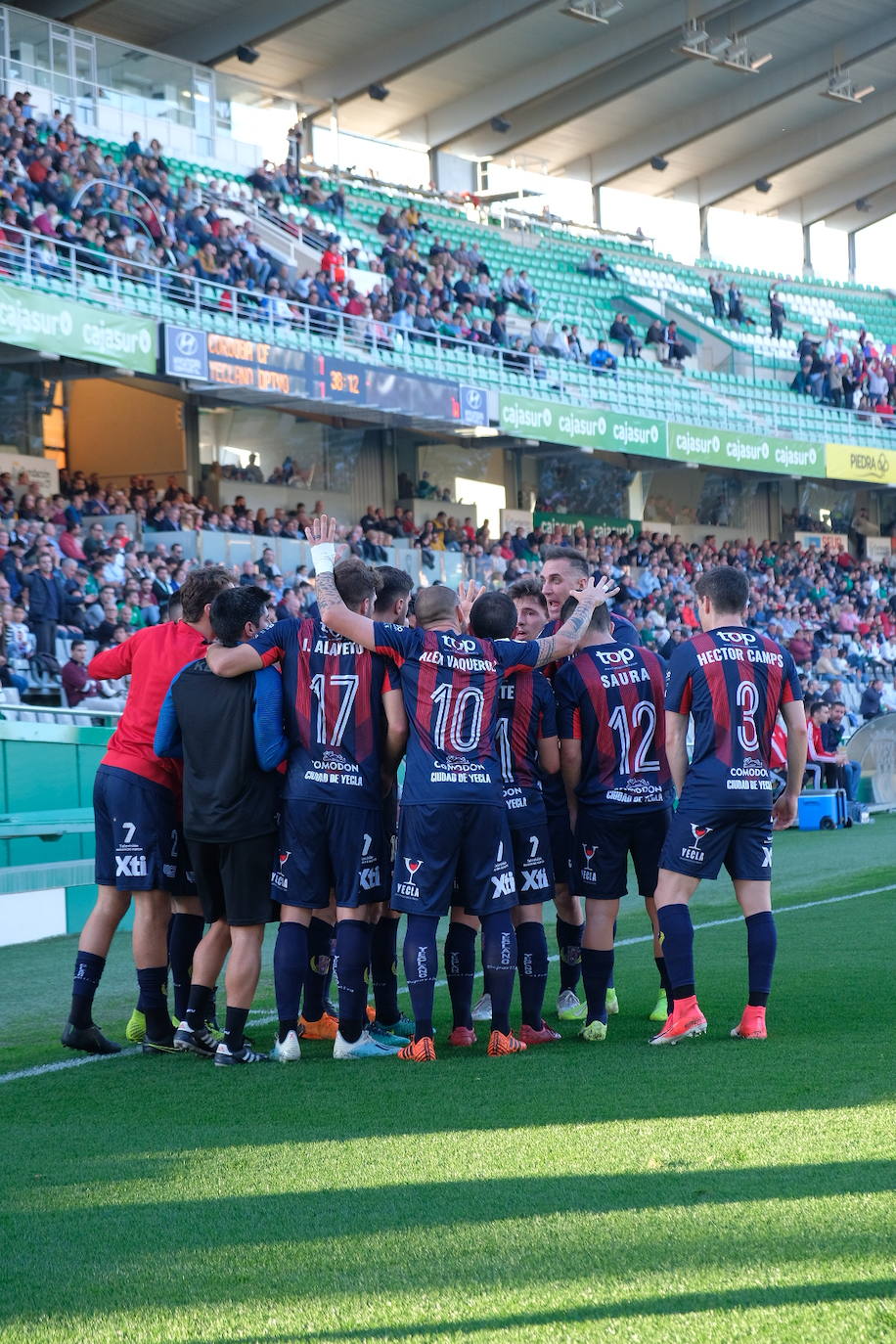 Fotos: El Yeclano pisa el freno en Córdoba