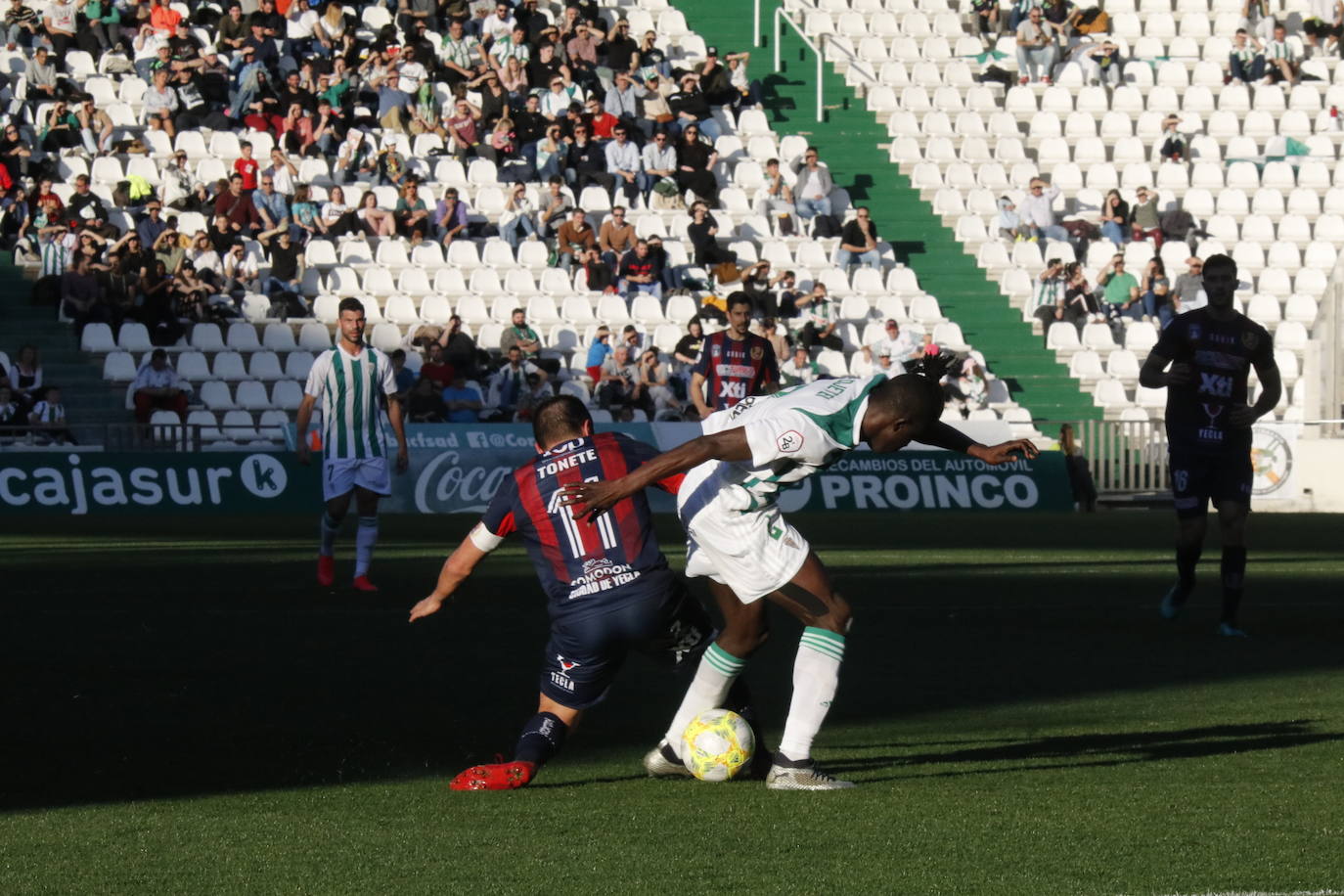 Fotos: El Yeclano pisa el freno en Córdoba