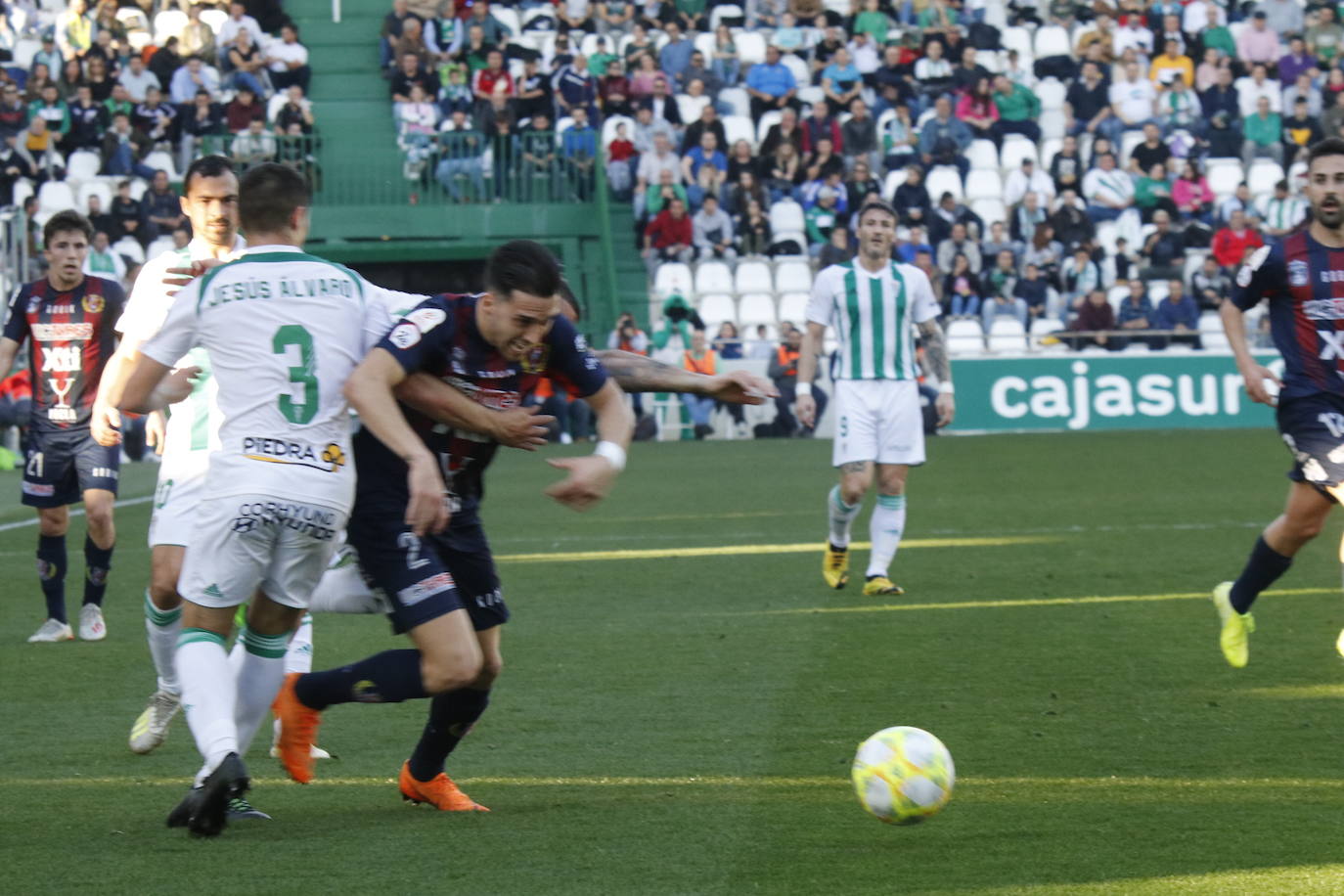 Fotos: El Yeclano pisa el freno en Córdoba