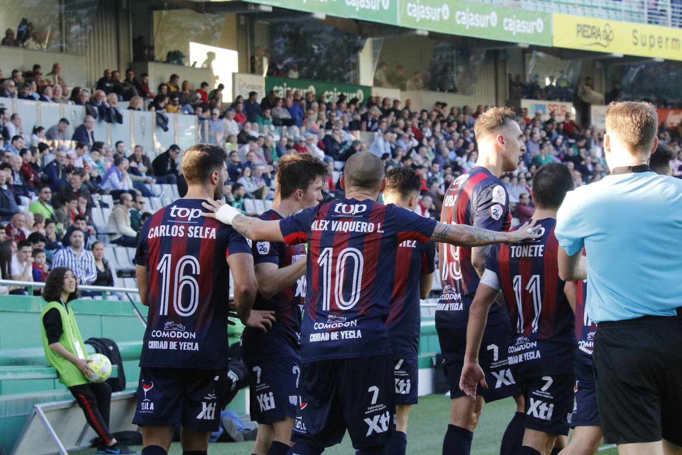 Fotos: El Yeclano pisa el freno en Córdoba