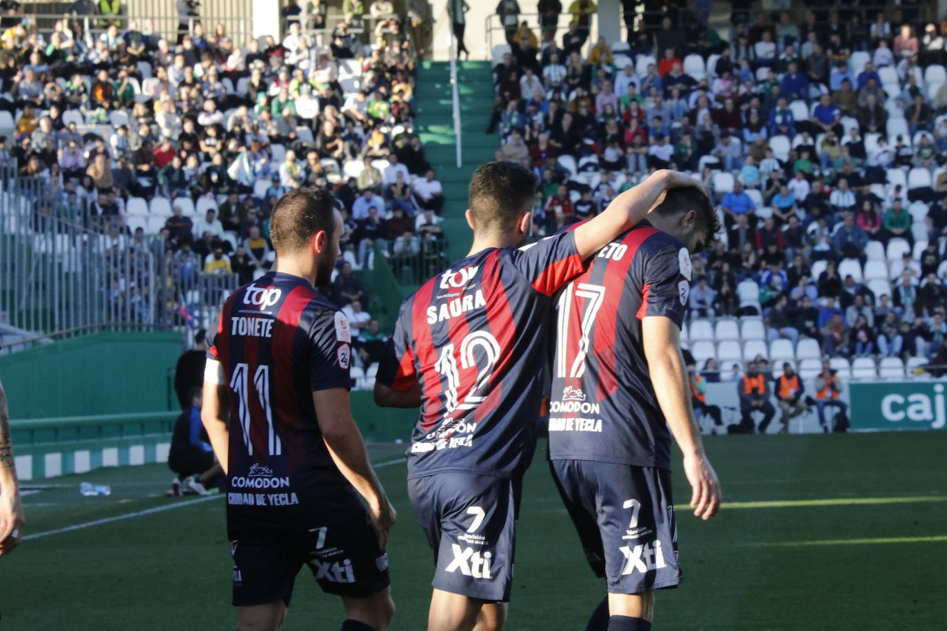 Fotos: El Yeclano pisa el freno en Córdoba