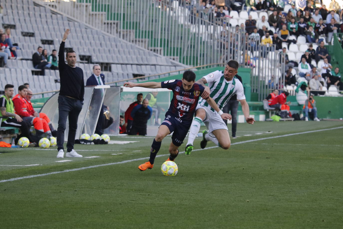 Fotos: El Yeclano pisa el freno en Córdoba