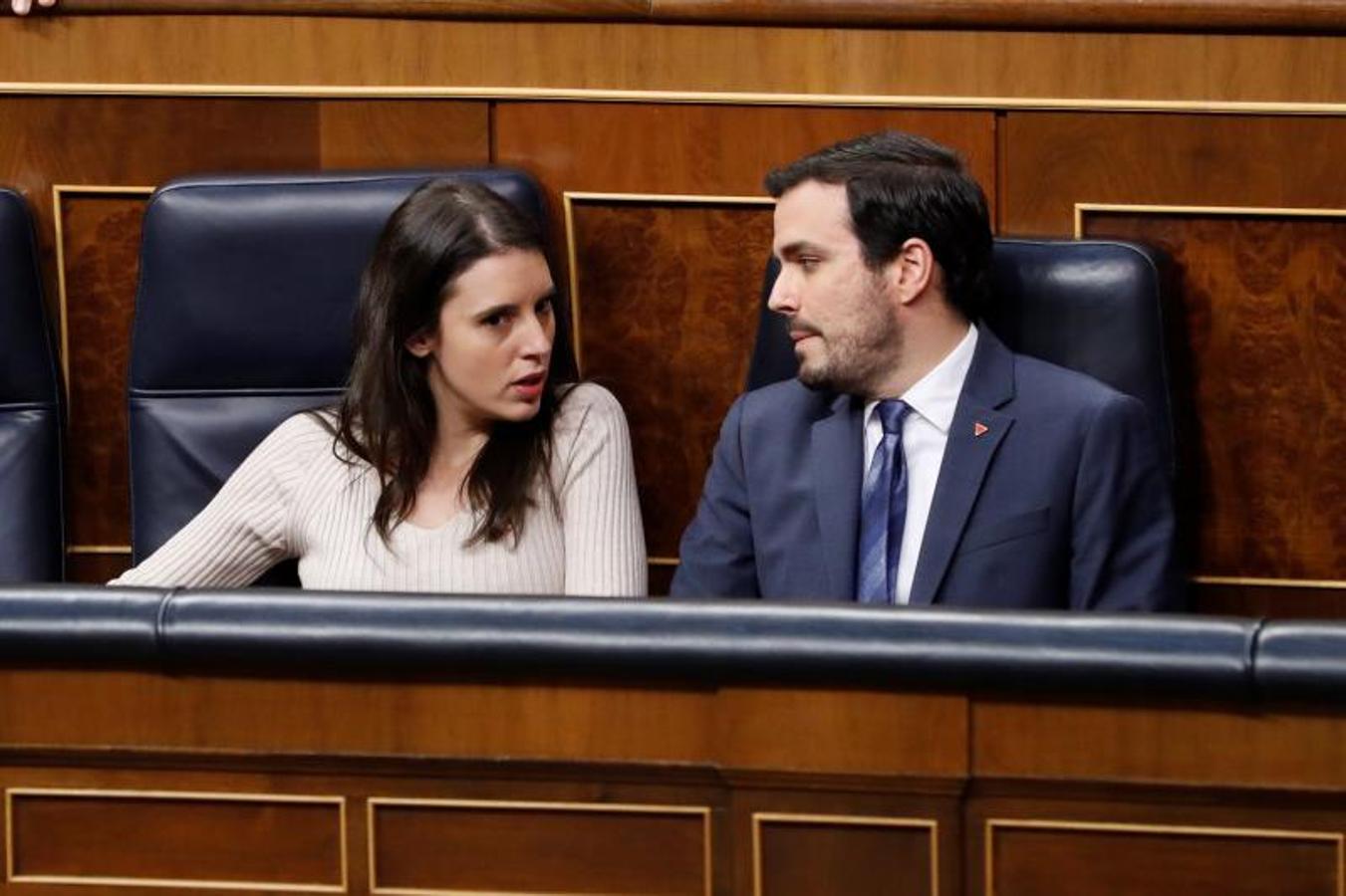 Los ministros Irene Montero y Alberto Garzón, en la bancada del Gobierno. 