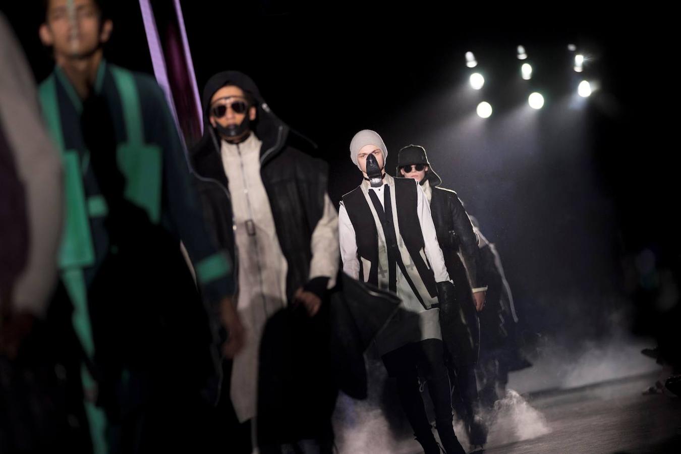 El diseñador germano-persa Boris Bidjan Saberi se despide de las pasarelas en la 080 Barcelona Fashion Week.