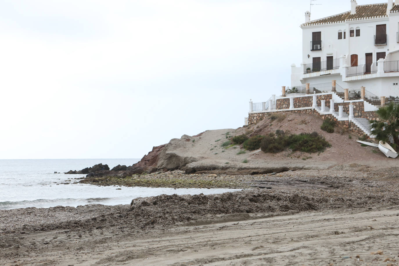 Fotos: Operación &#039;draga y pintura&#039; en las playas de la Región