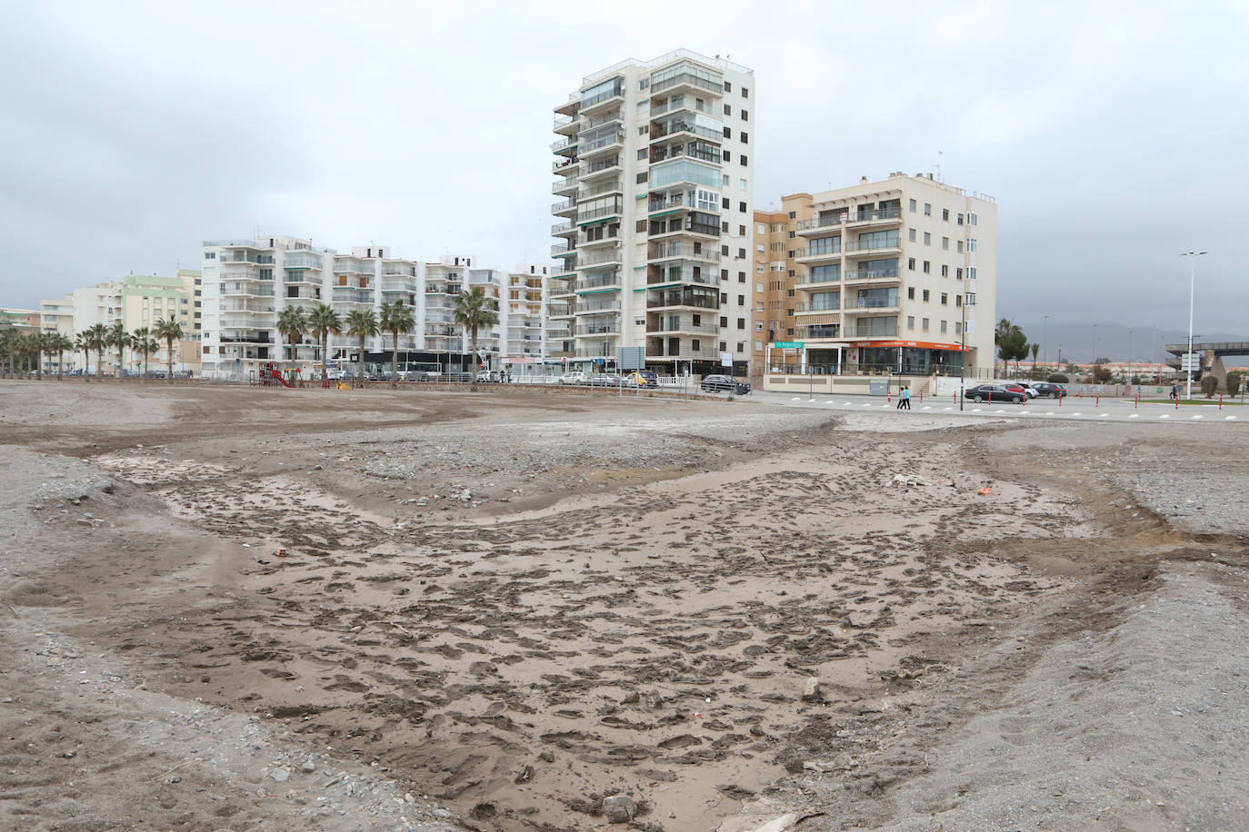 Fotos: Operación &#039;draga y pintura&#039; en las playas de la Región