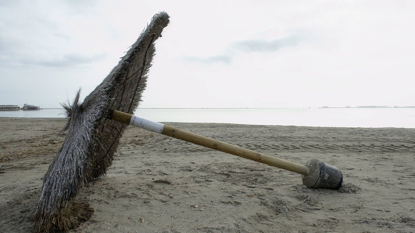 Fotos: Operación &#039;draga y pintura&#039; en las playas de la Región