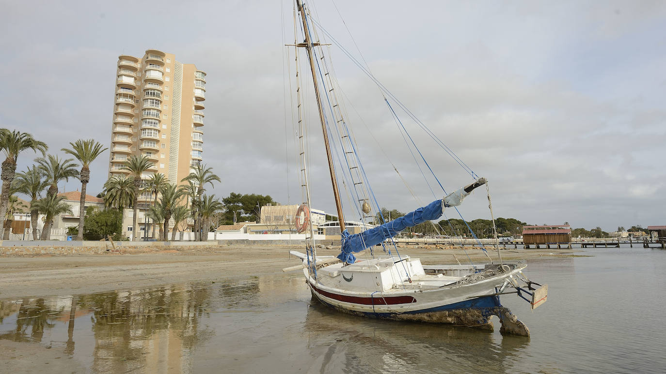 Fotos: Operación &#039;draga y pintura&#039; en las playas de la Región