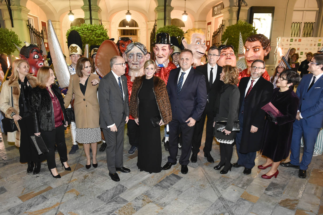 Fotos: El Romea recrea el Entierro de la Sardina para festejar los 170 años del desfile