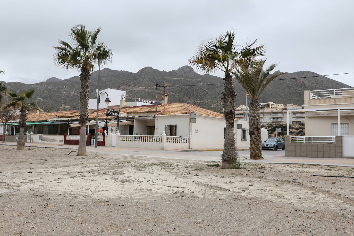 Fotos: Operación &#039;draga y pintura&#039; en las playas de la Región