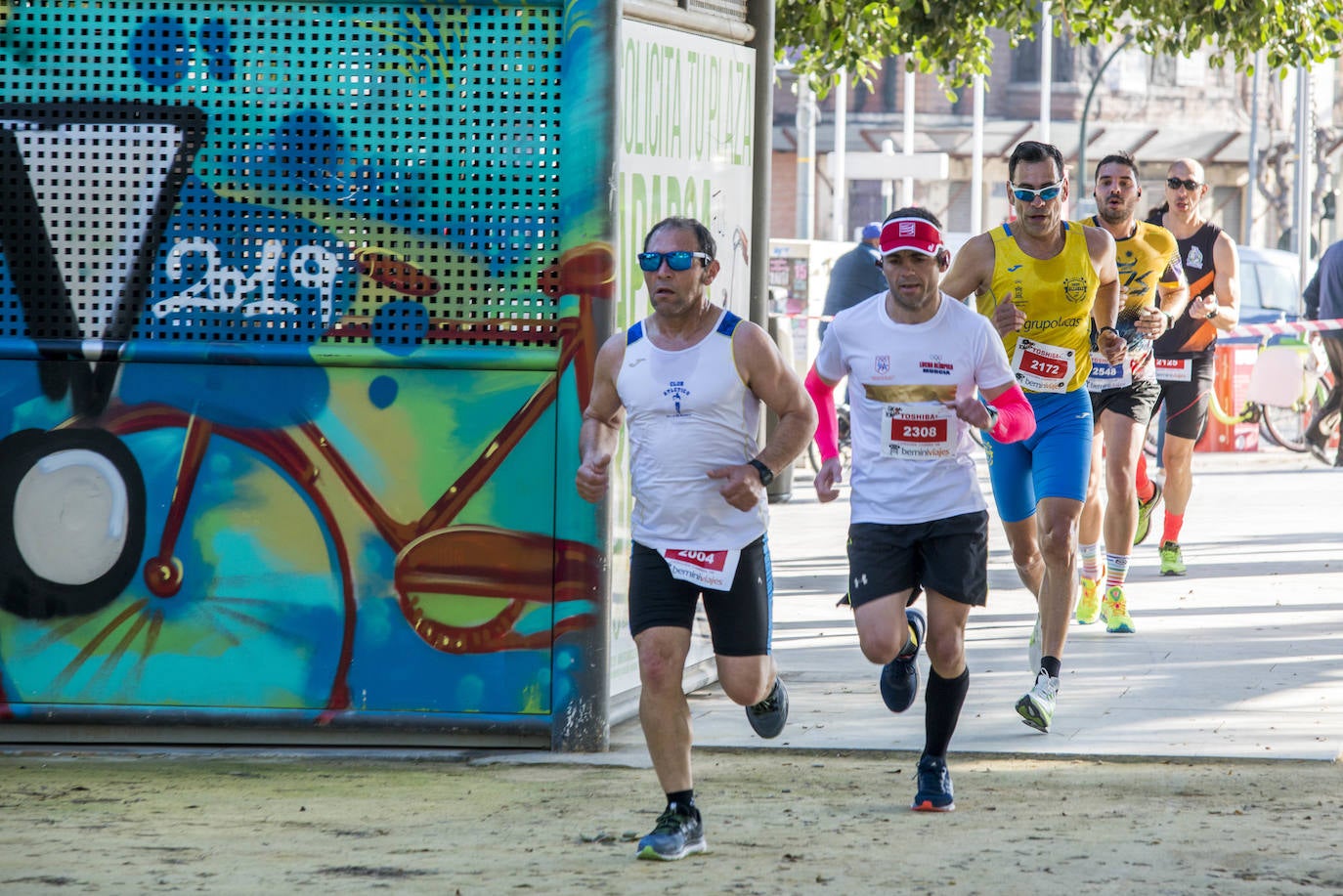 El atleta del Grupo Alcaraz se lleva la V Carrera CEI & Save the Children con un tiempo de 31:33 minutos, por los 38:57 para la atleta del Inassa Premium en los 10 kilómetros