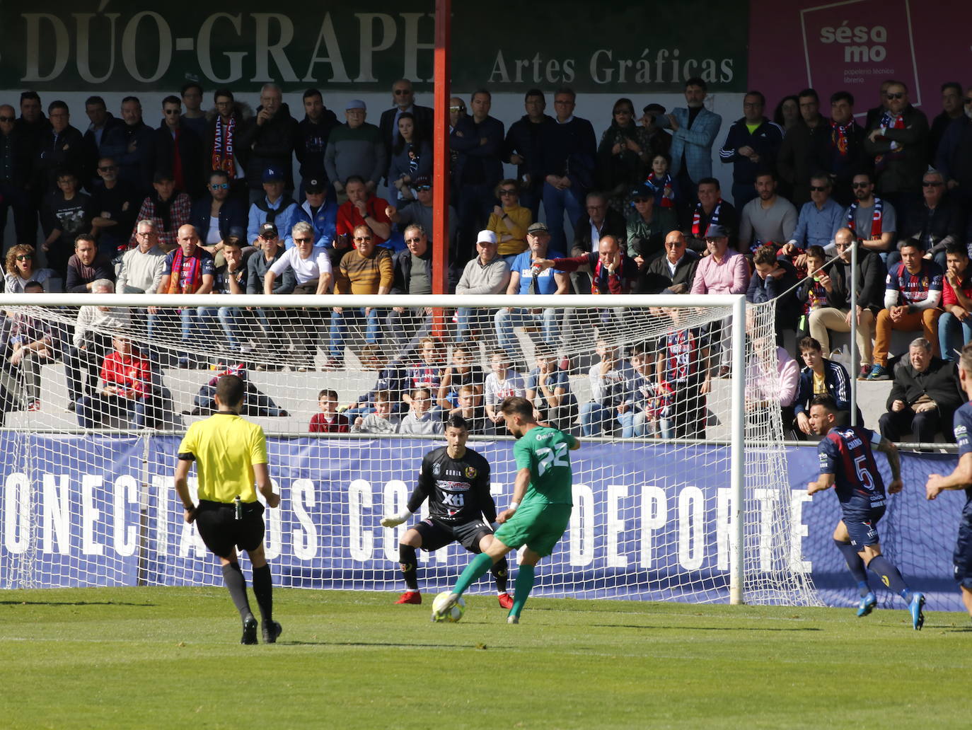 Fotos: Dura derrota del Yeclano ante el San Fernando (0-5)